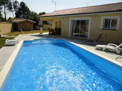 Villa à La Teste de Buch, Villa de plain-pied avec piscine, jardin et terrasse, à 10 km des plages, près des commerces - L833152