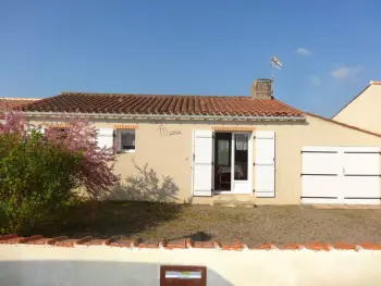 Maison à Grues,Maison calme proche plage avec jardin et véranda FR-1-476-111 N°833217