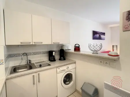 Appartement F2 Climatisé avec Terrasse et Parking à 700m des Thermes de Lamalou Les Bains - Photo 5