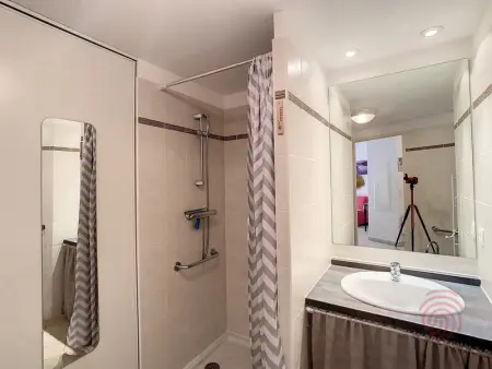 Appartement F2 Climatisé avec Terrasse et Parking à 700m des Thermes de Lamalou Les Bains - Photo 10