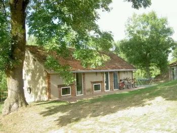 Gite à Châtel de Neuvre,Charmant gîte rénové avec jardin, terrasse, cheminée et wifi - animaux acceptés FR-1-489-22 N°833245