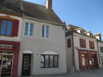 Gite à Huriel,Gîte Indépendant avec Cour Close, WiFi et Chauffage Compris – Proche Montluçon et Néris-les-Bains FR-1-489-27 N°833246