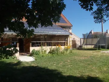 Gite à Blomard,Ferme éco-restaurée avec jardin, jeux enfants et parking près de Néris les Bains FR-1-489-40 N°833253