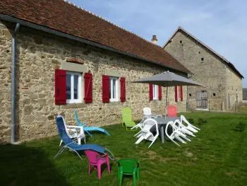 Gite à Cressanges,Maison de vacances rénovée avec jardin, idéale famille, proche RCEA, équipée confort et tout inclus FR-1-489-44 N°833255