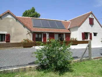 Gite à Dompierre sur Besbre,Gîte 3 chambres proche attractions avec jardin & Wi-Fi FR-1-489-51 N°833259