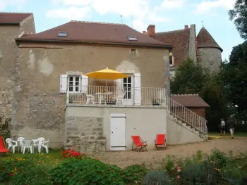 Gite à Ébreuil,Maison indépendante avec terrasse, WIFI, jardin, proche château FR-1-489-70 N°833268