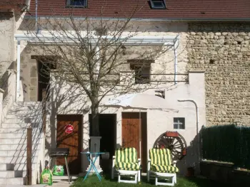 Gite à Saint Germain de Salles,Gîte Climatise Près de la Sioule avec Jardin Privatif, Terrasse et Tout Confort FR-1-489-96 N°833281