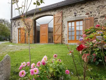 Gite à Ferrières sur Sichon,Gîte montagnard avec 3 chambres, jardin clos, terrasse couverte, animaux acceptés, proche Vichy. FR-1-489-101 N°833285