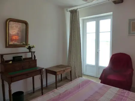 Maison bourbonnaise rénovée avec cour privée et terrasse paisible - Photo 10