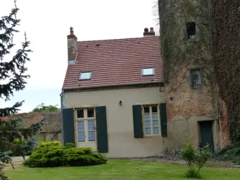 Gite à Dompierre sur Besbre,Maison de charme avec cheminée et jardin à Dompierre-sur-Besbre FR-1-489-112 N°833292