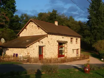 Gite à Barrais Bussolles,Gîte familial avec pêche, cascade, animaux et activités variées, proche de Vichy et Le PAL FR-1-489-122 N°833296