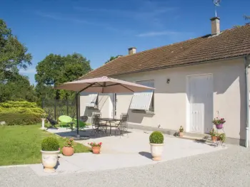 Gite à Mazirat,Gîte familial en Auvergne avec jardin, ping-pong, proche stations thermales, animaux acceptés FR-1-489-127 N°833298