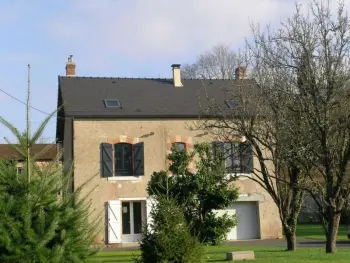 Gite à Urçay,Maison rénovée près de la Forêt de Tronçais, grand jardin, cheminée, wifi, animaux acceptés FR-1-489-128 N°833299