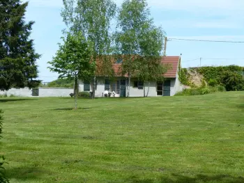 Gite à Dompierre sur Besbre,Maison familiale rénovée près du parc La Pal - 2 chambres, jardin, animaux acceptés FR-1-489-174 N°833321