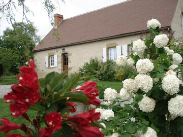 Location Cottage in Deux Chaises,Maison de ferme rénovée, campagne, cheminée, étang privé, jardin, parking, internet FR-1-489-177 N°833322