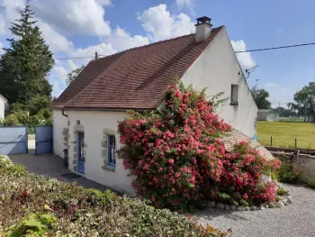 Gite à Louchy Montfand,Charmante maison rénovée avec cour, proche bourg, WiFi, jardin clos, animaux acceptés, à Louchy-Montfand FR-1-489-178 N°833323