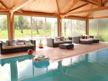 Gite à Montmarault,Charmant Gîte avec Piscine et Spa à Proximité de Montmarault FR-1-489-204 N°833337