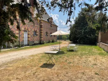 Appartement à Trévol,Spacieux gîte près d'un château avec parc, 4 chambres, 2 sdb, Wifi, et animaux acceptés. FR-1-489-215 N°886958