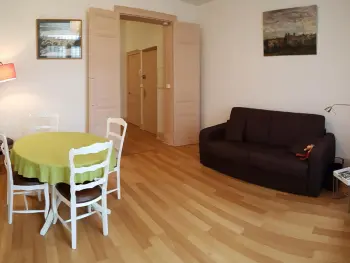 Appartement à Vichy,Appartement rénové avec terrasse privative, en plein centre de Vichy, proche des Thermes et des Parcs. FR-1-489-216 N°1006328