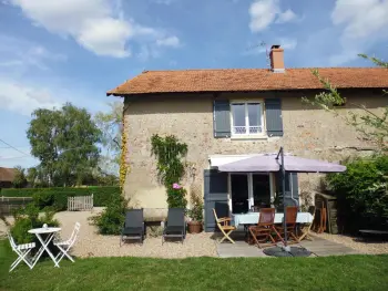 Gite à Le Bouchaud,Maison champêtre rénovée avec cheminée, terrasse et jardin - Idéale pour familles et amis FR-1-489-227 N°833347