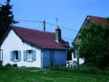 Gite à Aurouer,Maison de charme avec jardin clos en Sologne Bourbonnaise, animaux acceptés, près de Moulins. FR-1-489-258 N°833362