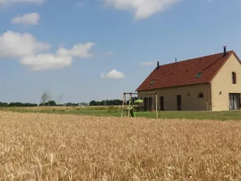 Gite à Chapeau,Gîte rénové à Chapeau avec wifi, terrasse et parking FR-1-489-269 N°833365