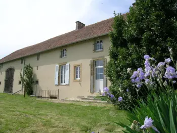 Gite à Montvicq,Maison de Campagne avec Jardin Clos, Wi-Fi, Animaux Acceptés et Proche Station Thermale Néris les Bains FR-1-489-272 N°833366