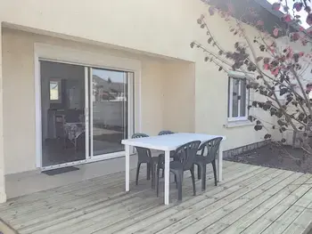 Maison à Jullouville, Maison de plain-pied avec terrasse, centre ville, à 150m de la plage
 - L833472