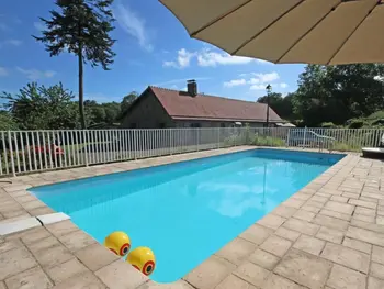 Gîte in Sainte Honorine la Guillaume,Longère avec Piscine Chauffée, Jardin et Vélos à Dispo FR-1-497-4 N°833477