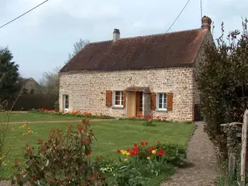 Gîte in Vrigny (Orne),Charmante maison XIXe avec jardin, Wifi et baptêmes de l'air à proximité FR-1-497-32 N°833490