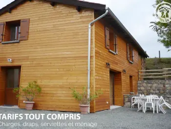 Gite à Saint Cyr de Valorges,Gîte 4 chambres avec jardin, animaux acceptés, terrasse et abri voiture FR-1-496-17 N°833524