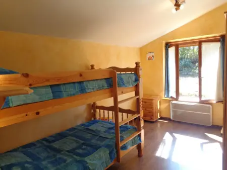 Gîte coquet avec piscine et jeux pour enfants à Saint-Haon-le-Châtel - Photo 8