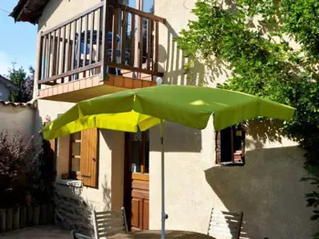 Gite à Maringes,Gîte chaleureux avec cheminée, terrasse et jardin clos - Animaux acceptés FR-1-496-30 N°833536