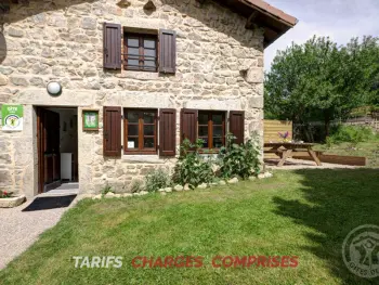 Appartement à La Chapelle en Lafaye,Gîte rénové en pierres au cœur du Haut Forez avec terrasse et randonnées à proximité FR-1-496-59 N°833563