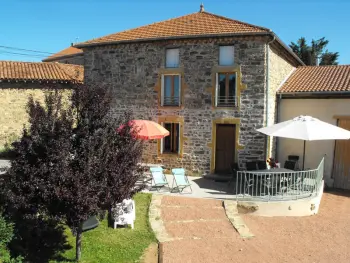 Gite à Saint Paul de Vézelin,Gîte spacieux avec cheminée et WiFi - Animaux admis FR-1-496-87 N°833578