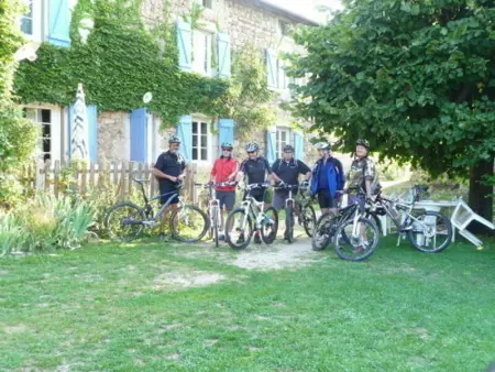 Gîte spacieux avec jardin et cheminée à Saint-Alban-les-Eaux - Photo 27