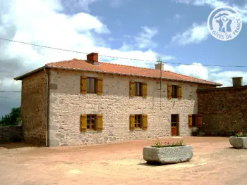 Gite à Le Crozet,Gîte isolé au calme avec cheminée, grand jardin et chemins privés FR-1-496-100 N°833592