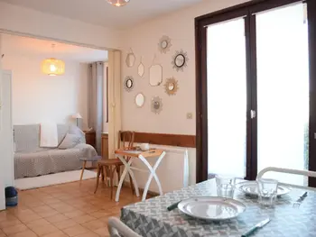 Apartment in Évian les Bains,Appartement cosy au calme avec terrasse, parking, et internet à Évian FR-1-498-15 N°886995