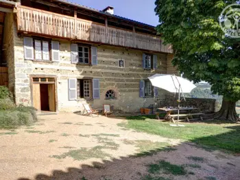 Gite à Saint Martin la Sauveté,Gîte spacieux avec cheminée, jardin, équipements bébé et animaux acceptés, proche nature et randonnée. FR-1-496-128 N°833638