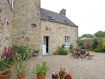 Gite à Saint Germain de Tournebut,Charmante Maison avec Cour Privée, Jardin et Proche des Plages du Cotentin FR-1-362-576 N°833641