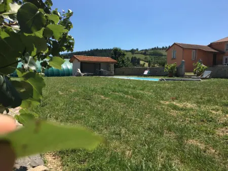 Gîte charmant avec piscine, jardin, et produits fermiers à Saint-André-d'Apchon - Photo 12