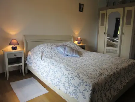 Charmante Maison au Bord de l'Étang avec Terrasse - Photo 9