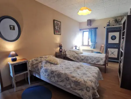 Charmante Maison au Bord de l'Étang avec Terrasse - Photo 12