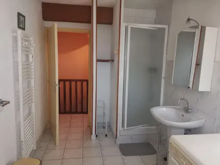 Charmante Maison au Bord de l'Étang avec Terrasse - Photo 13