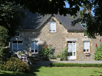 Gite in Les Loges Marchis,Maison pittoresque avec cheminée, jardin privé et 3 salles d'eau, proche Mont St-Michel FR-1-362-753 N°833711