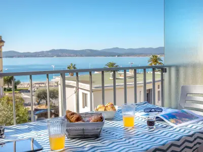 Appartement à Saint Raphaël, Appartement 2 pièces avec Terrasse - Plage à 50m - Climatisé - Proche Gare et Commerces - L887033