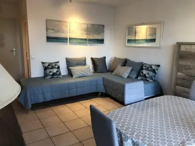 Appartement à Saint Raphaël, Studio climatisé proche plage, commerces et gare avec balcon, parking et wifi - L887036