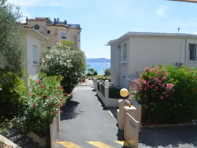 Appartement à Saint Raphaël, Studio clim. proche plage, commerces & gare avec WiFi, parking en option - L887040