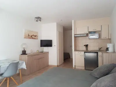 Appartement à Saint Raphaël, Studio Climatisé 2/3 Pers - Proche Plage et Commerces - Wifi Gratuit - L887043