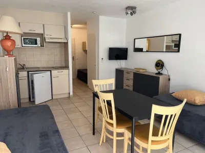 Appartement à Saint Raphaël, Studio climatisé 2/3 pers. - Proche plage, centre-ville, Wi-Fi gratuit - L887044